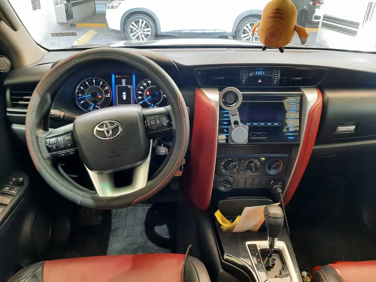 Car image 16