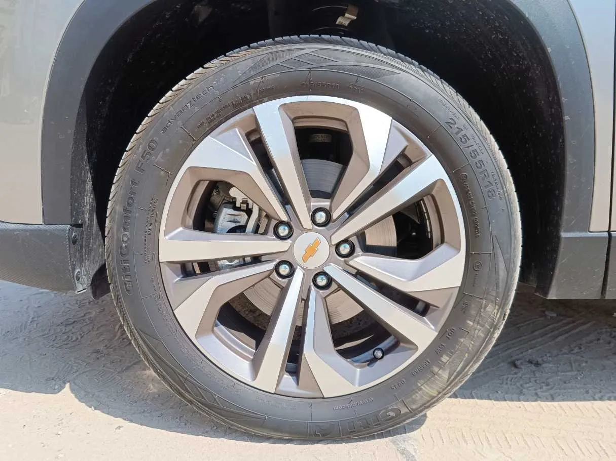 Car image 10
