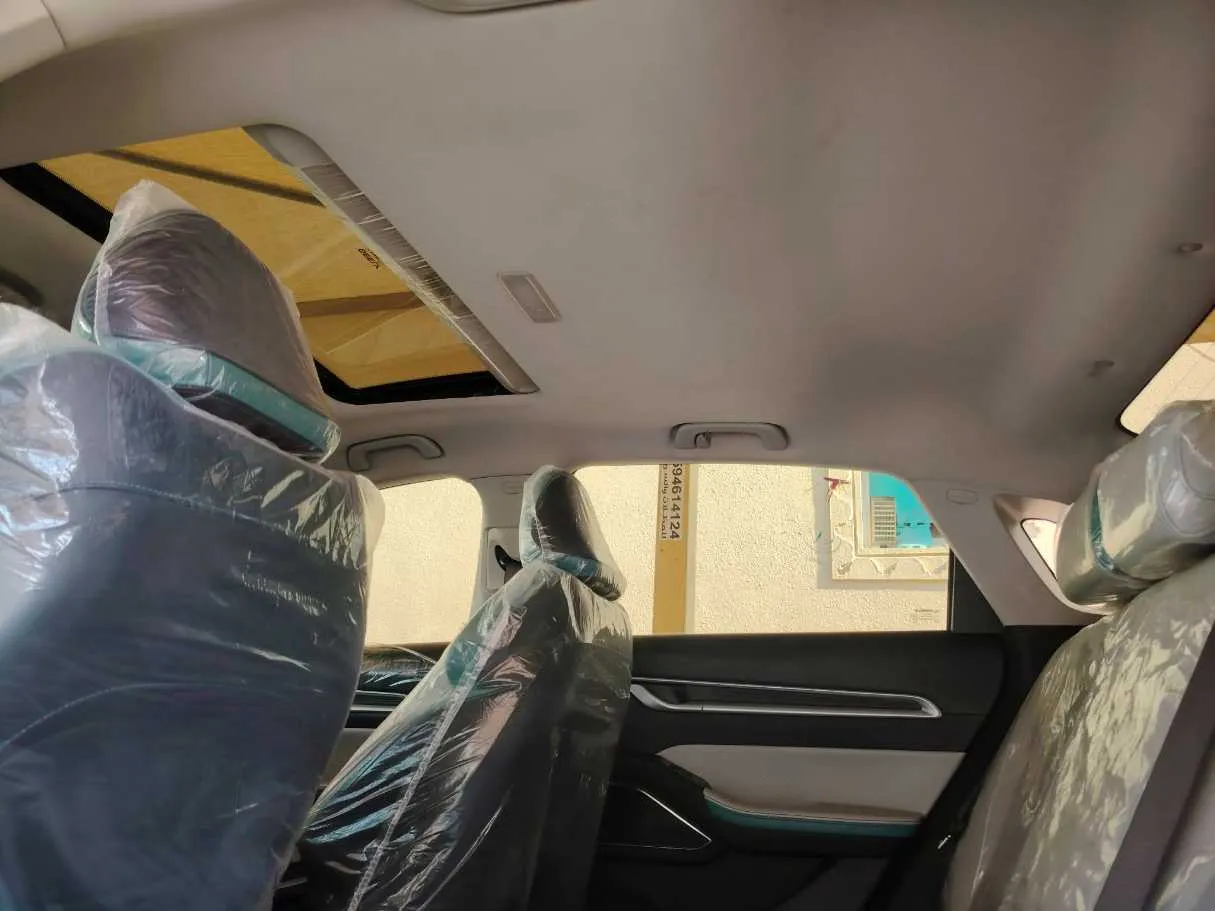 Car image 18