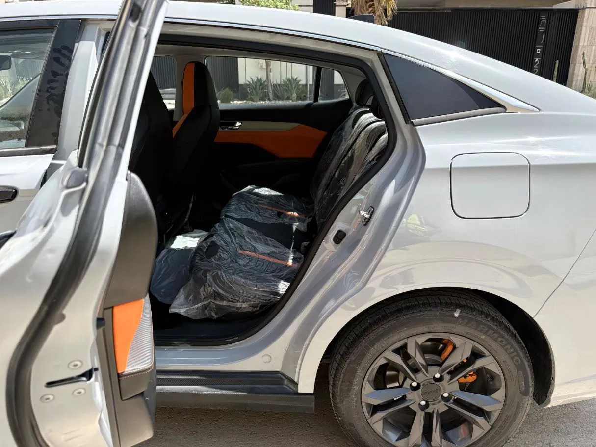Car image 15