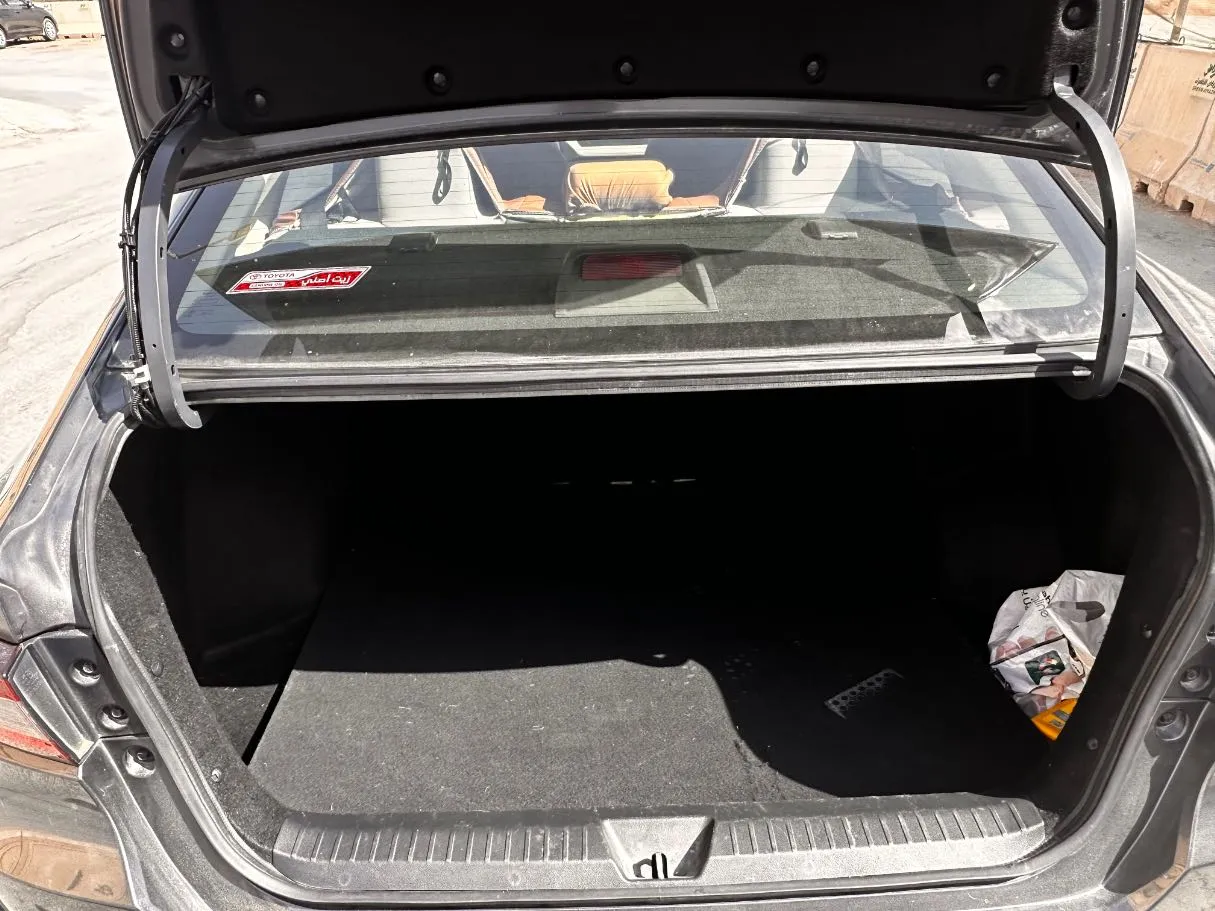 Car image 23