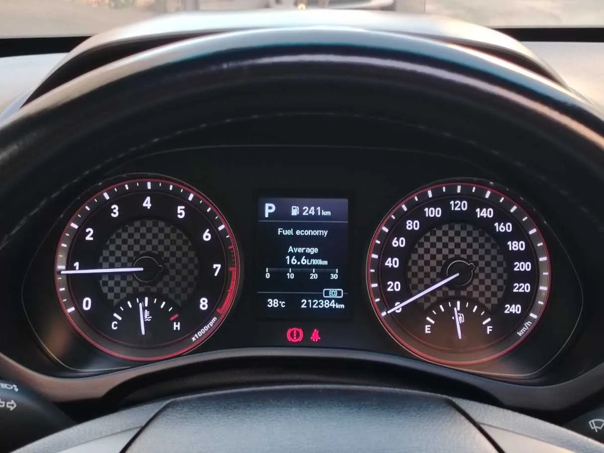 Car image 25