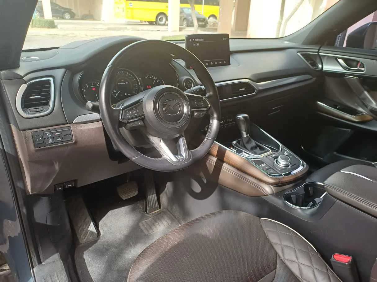 Car image 11