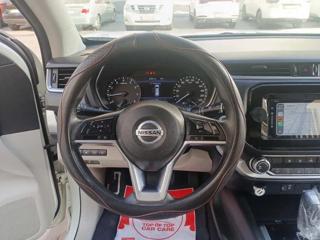 Car image 14