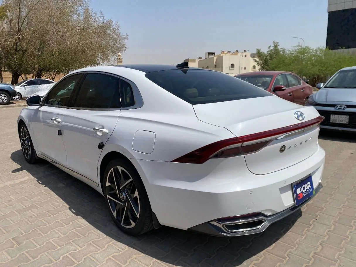 Car image 7