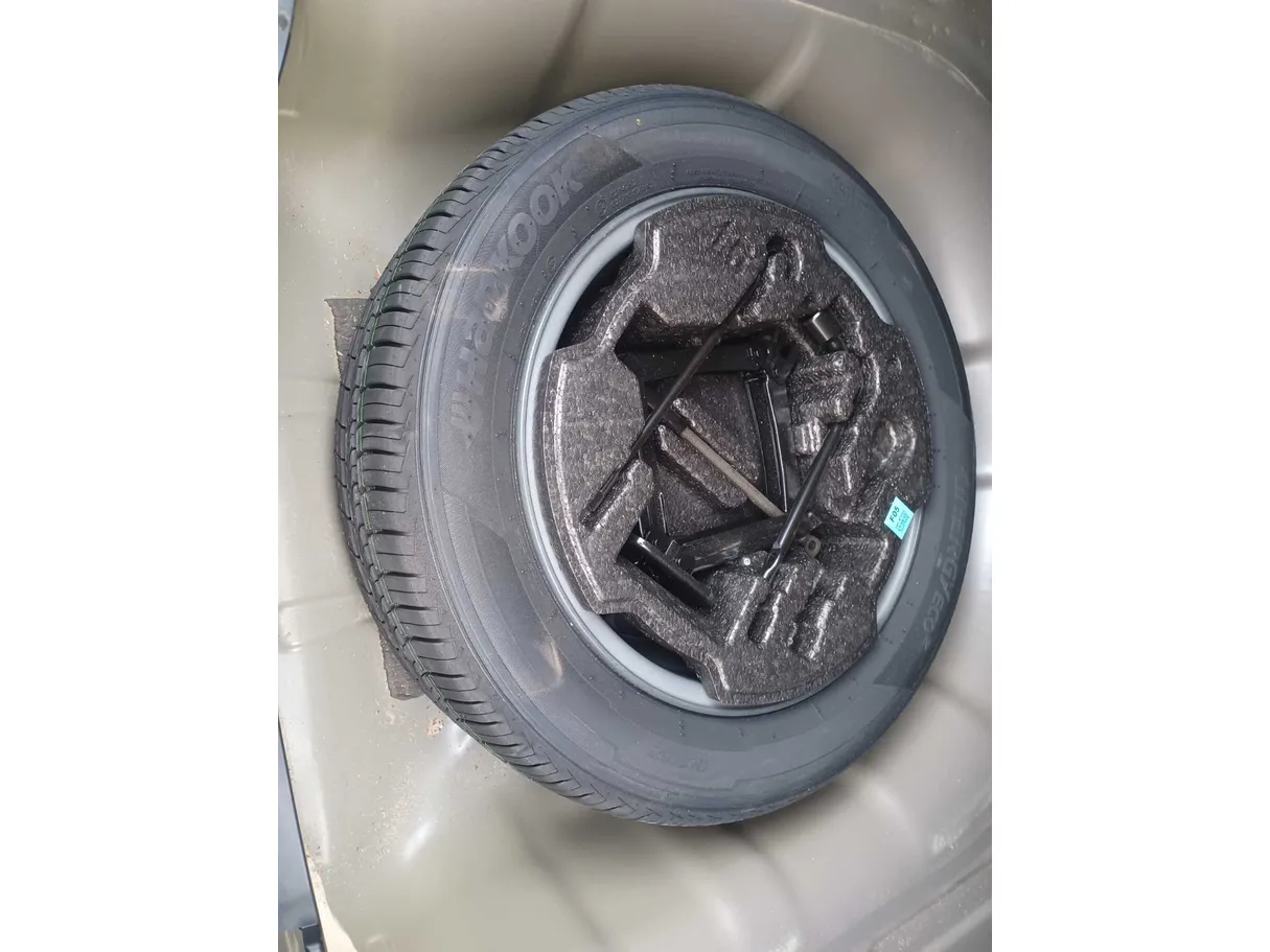 Car image 23