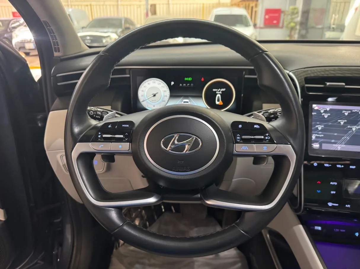 Car image 17