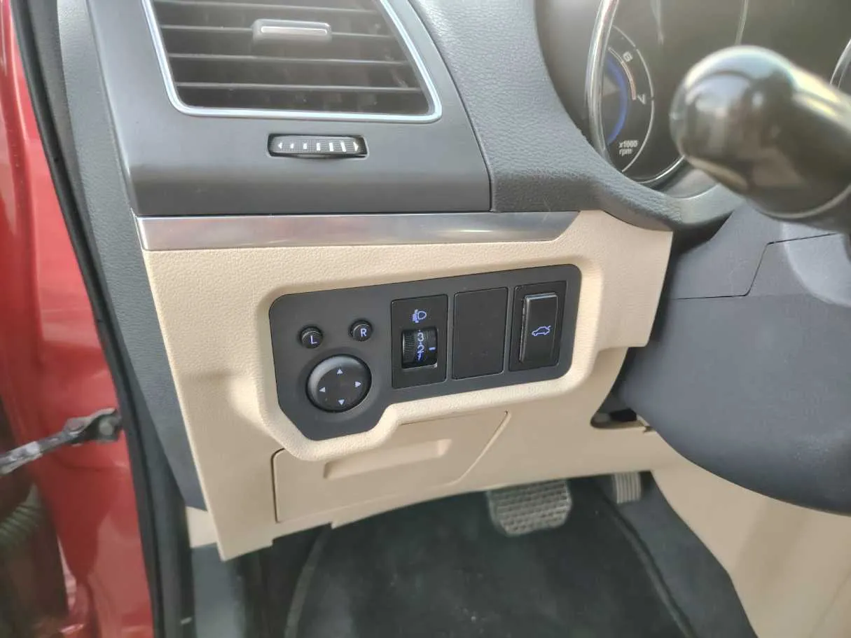 Car image 35