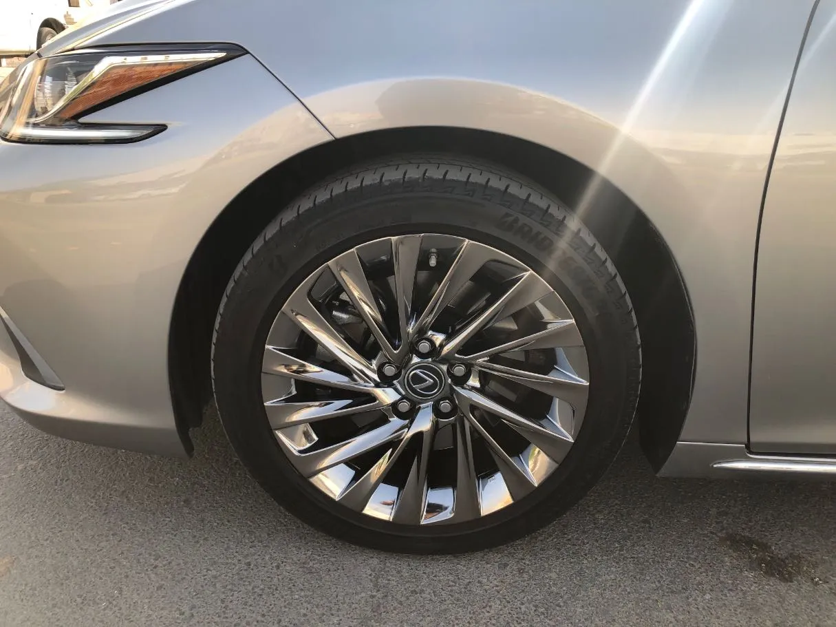 Car image 10