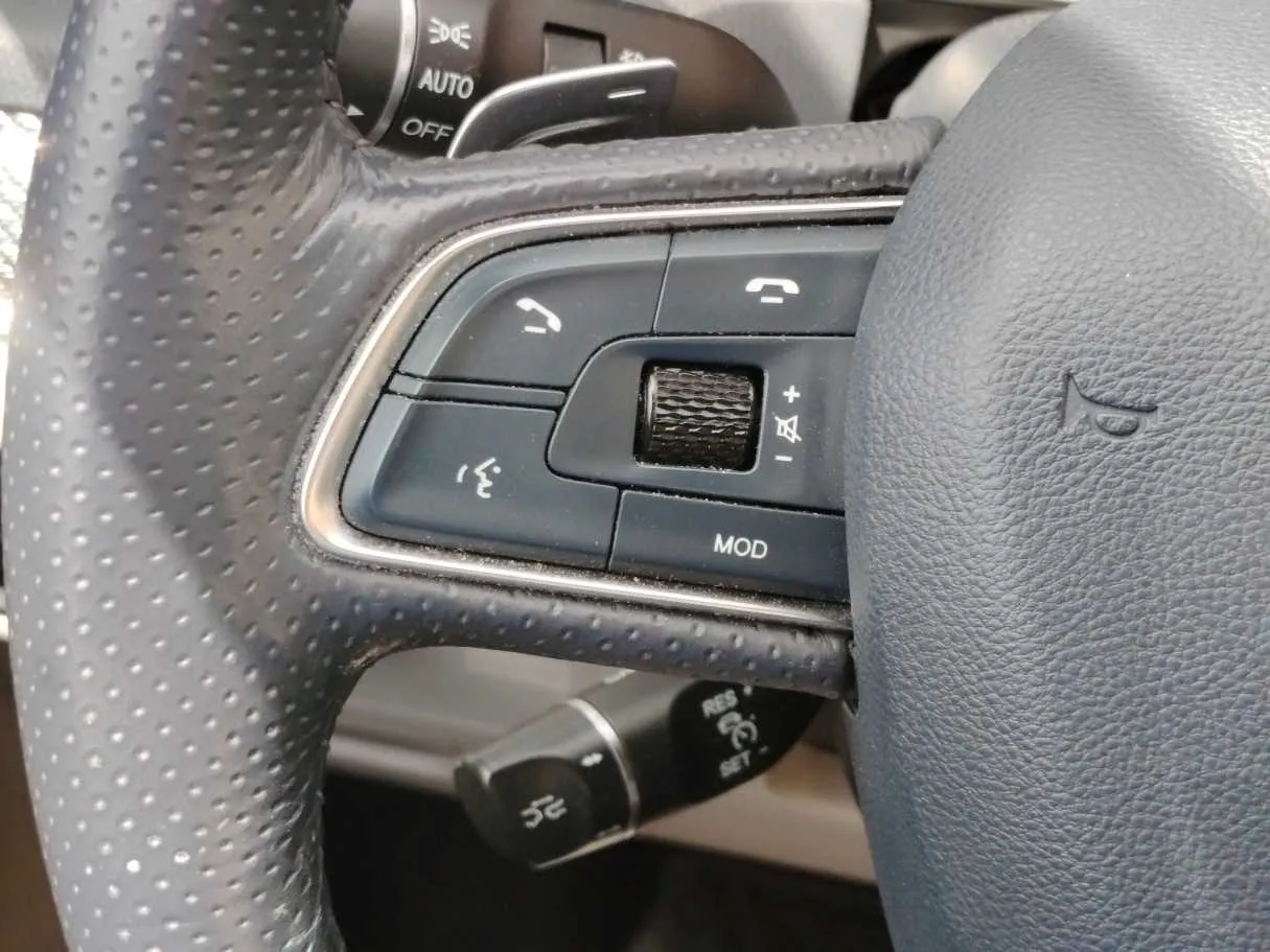 Car image 37