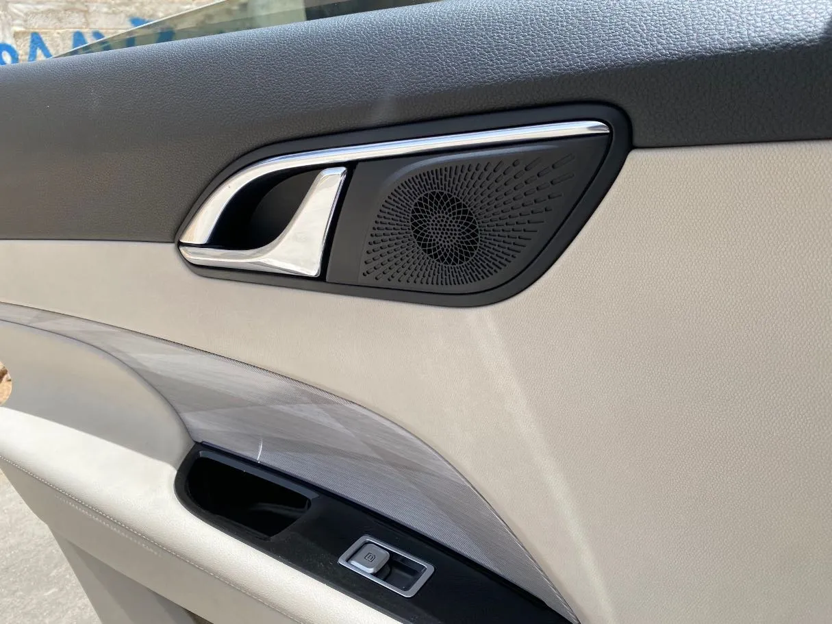 Car image 22