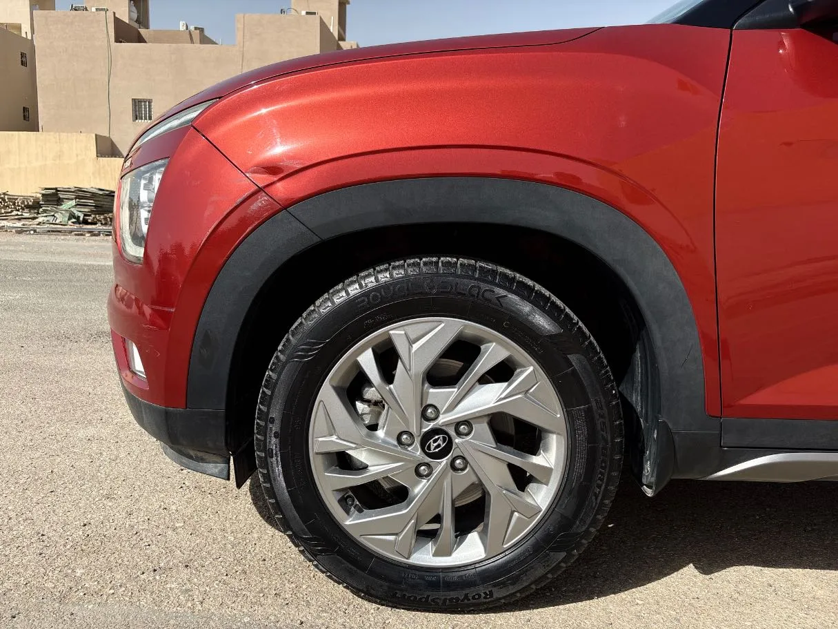Car image 9