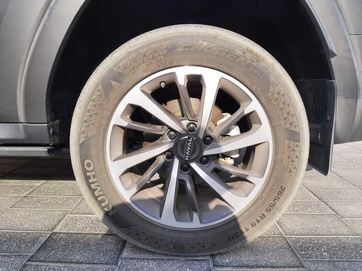 Car image 9