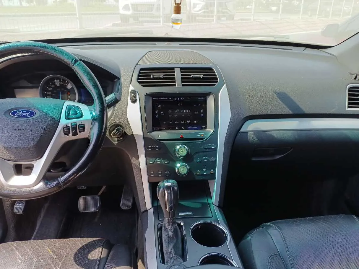 Car image 15