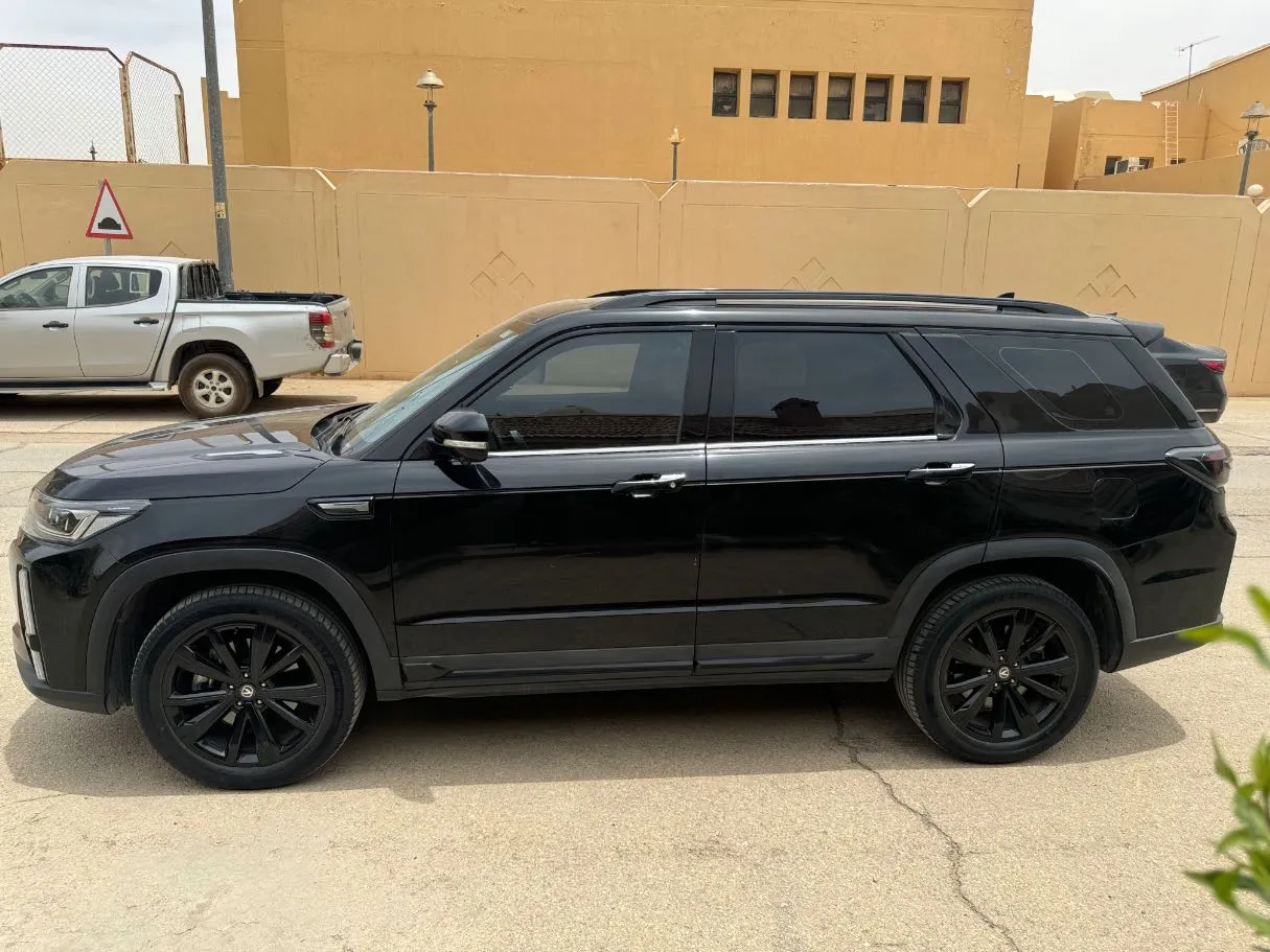 Car image 8