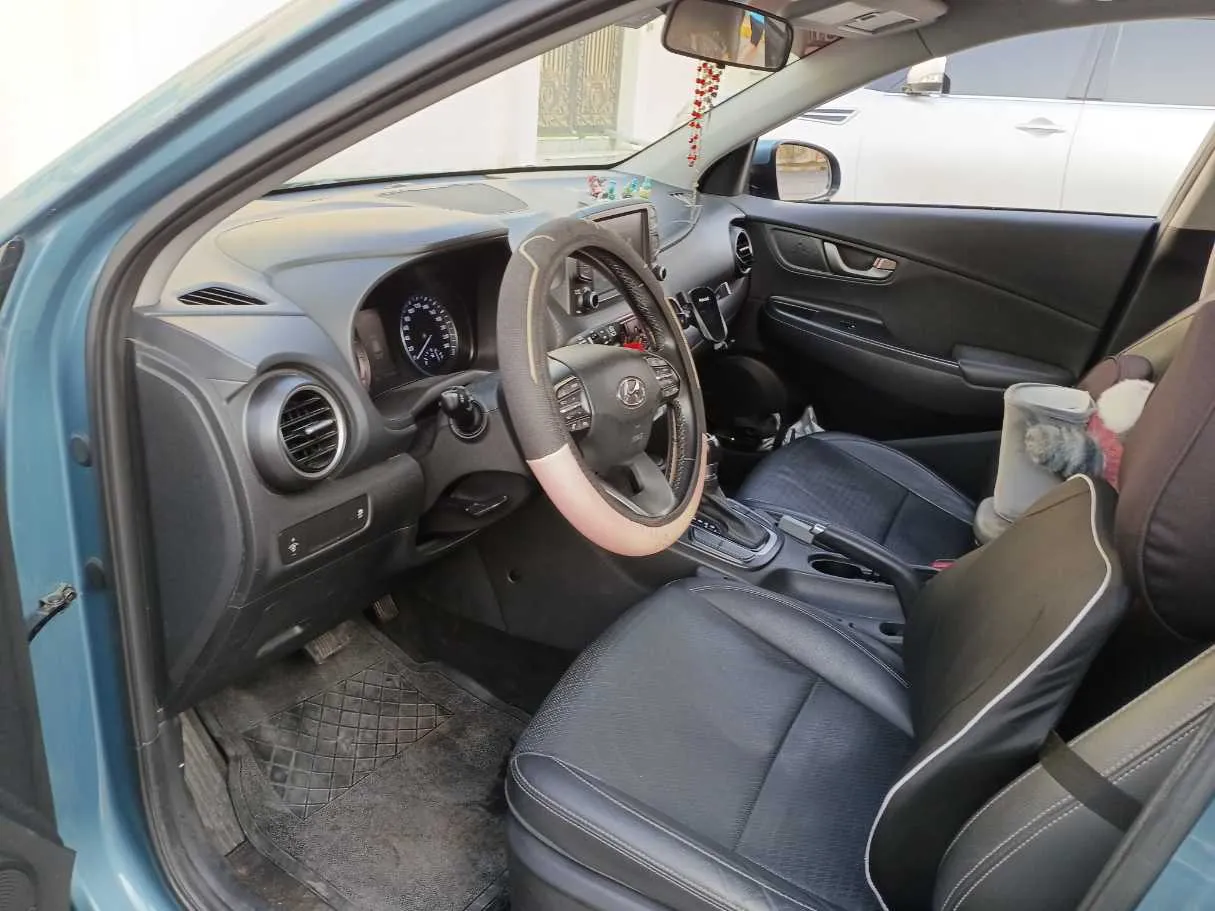 Car image 11