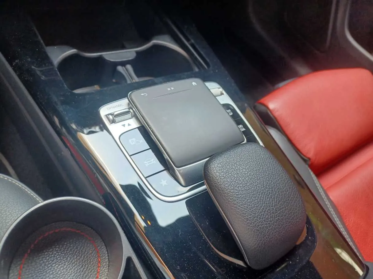 Car image 17