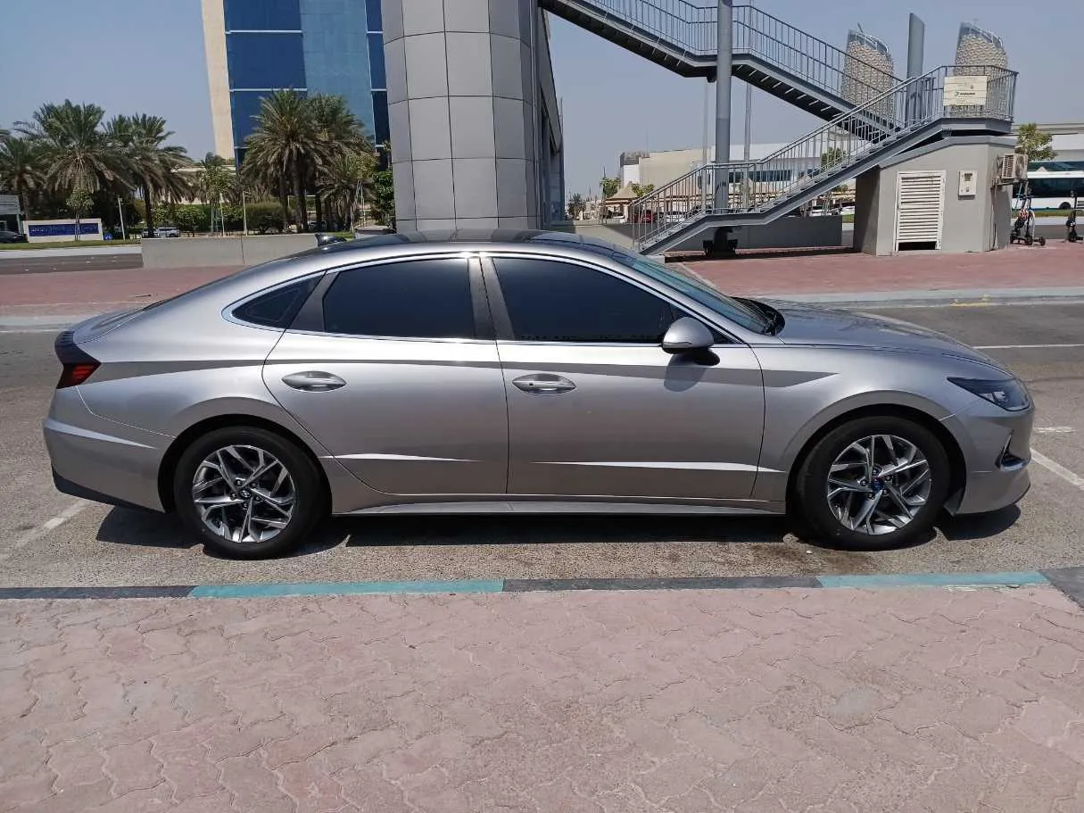 Car image 3