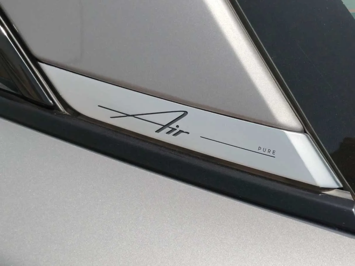 Car image 30