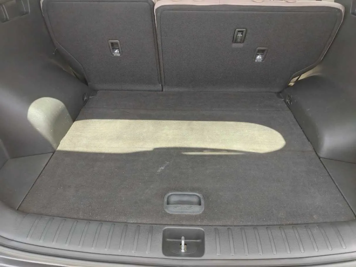 Car image 27