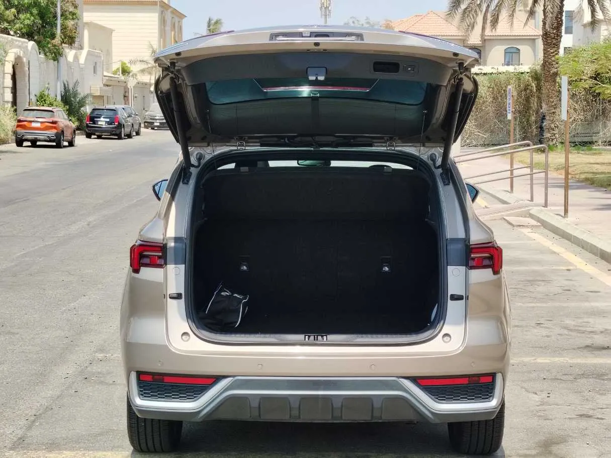 Car image 27
