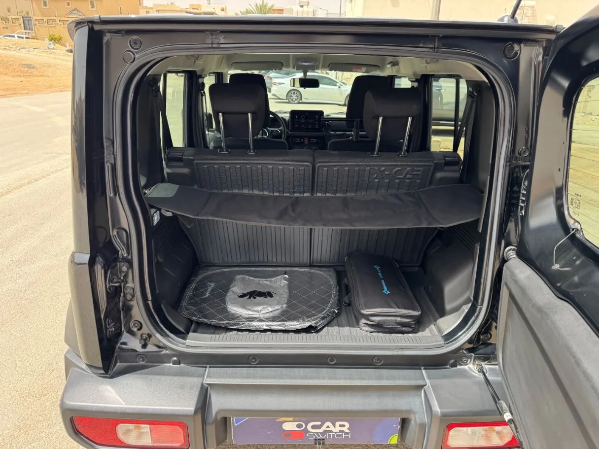 Car image 19