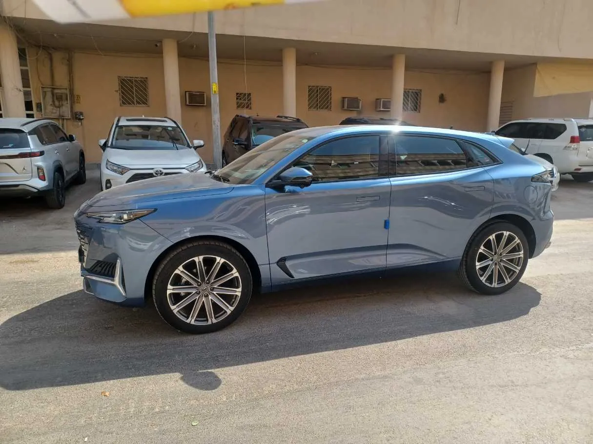 Car image 8