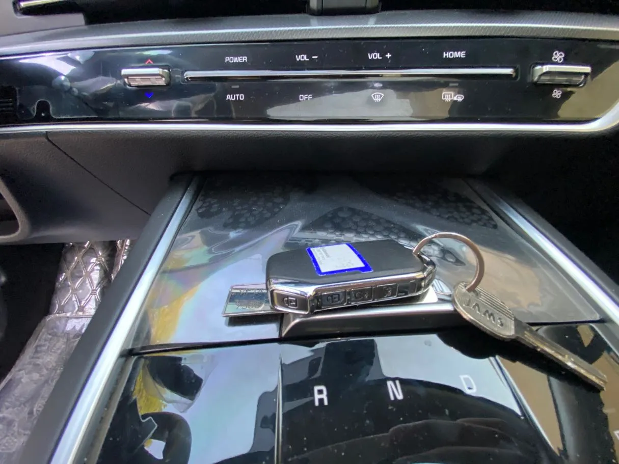 Car image 13