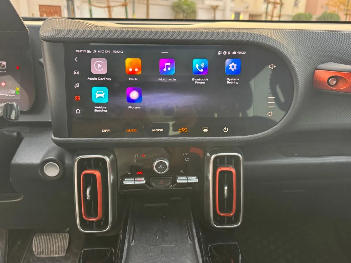 Car image 16