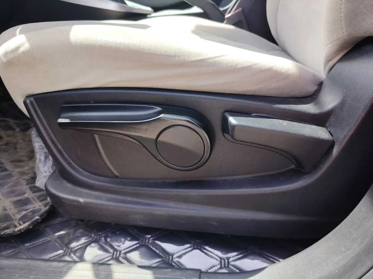 Car image 29