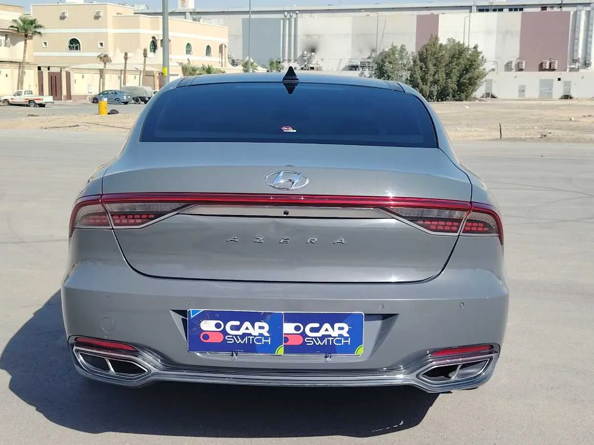 Car image 6