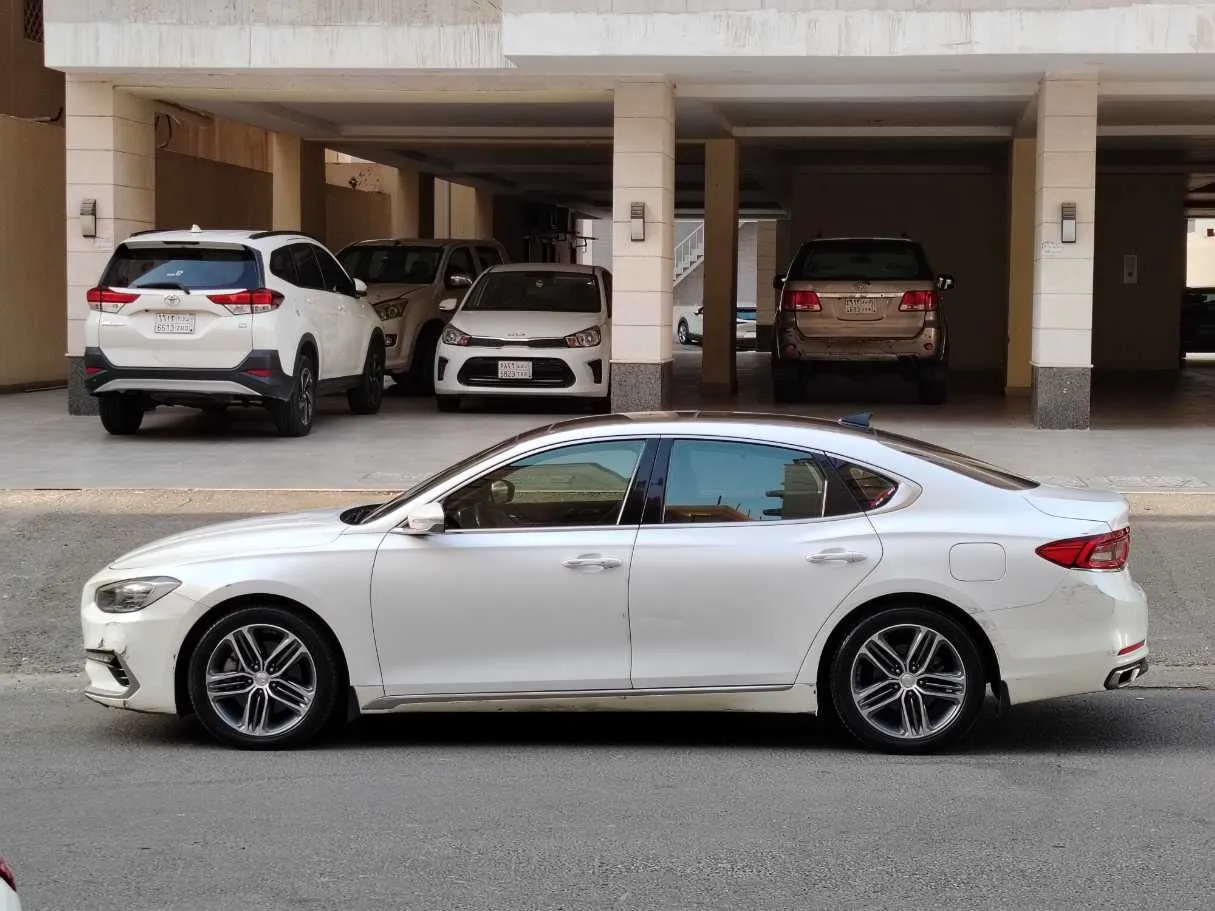 Car image 8