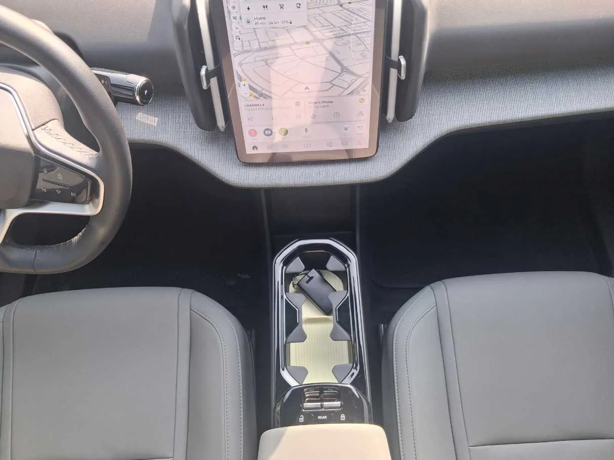 Car image 17
