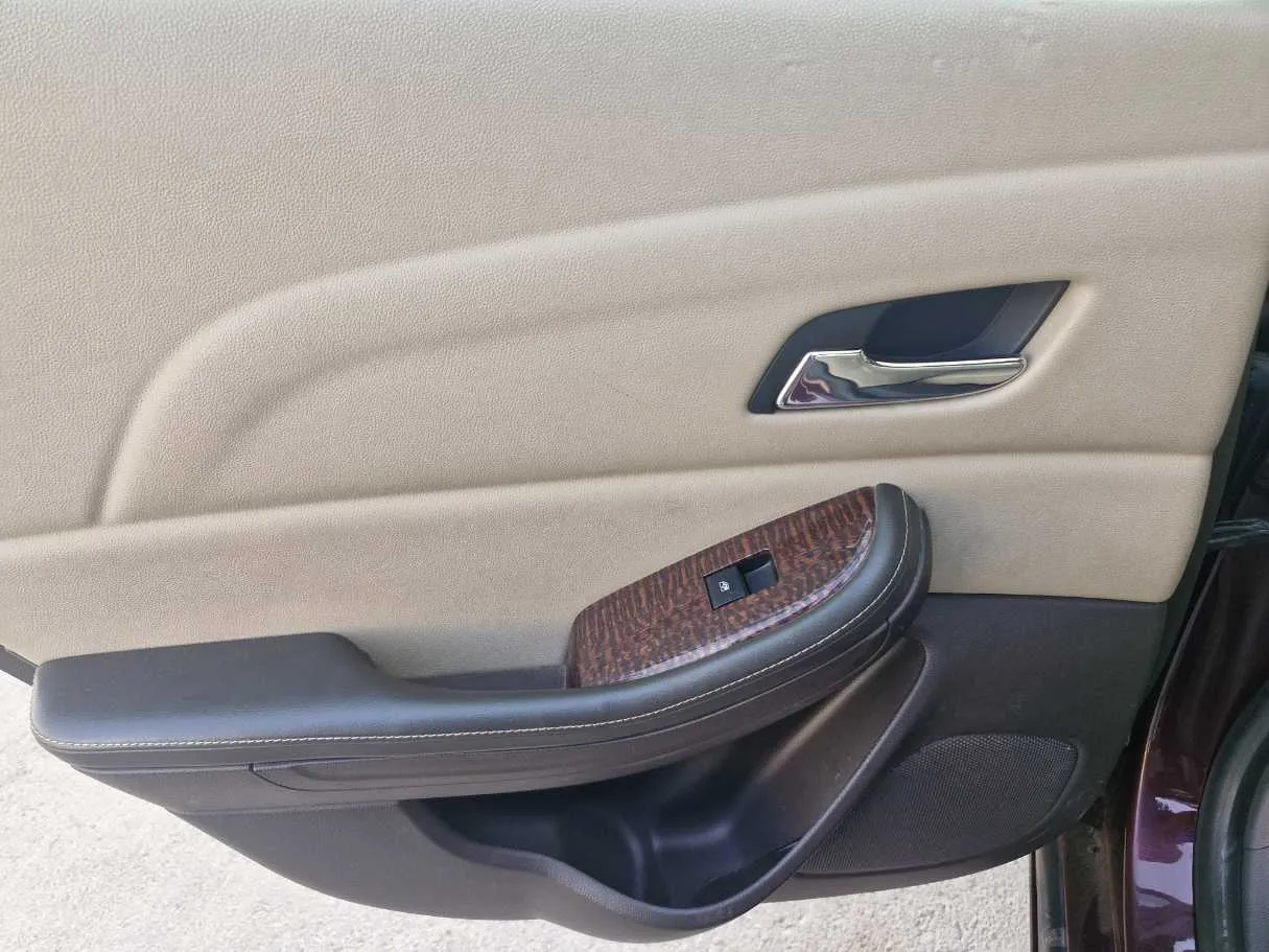 Car image 13