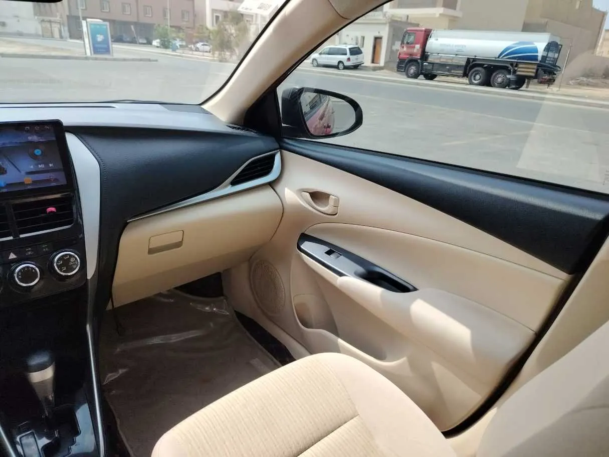 Car image 24