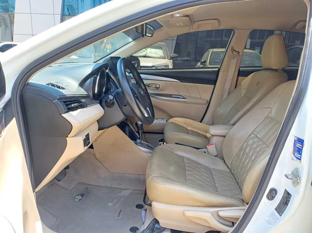Car image 12