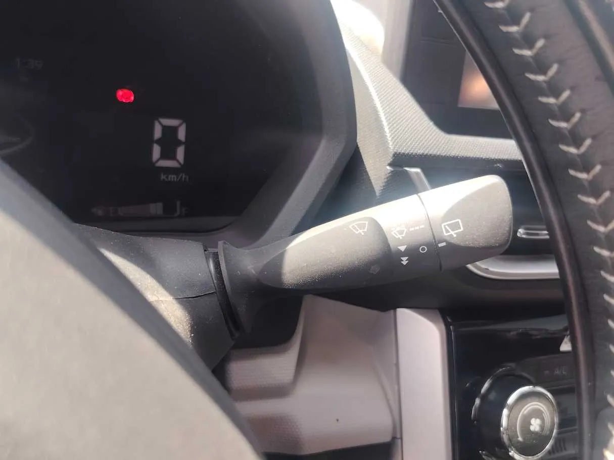 Car image 25