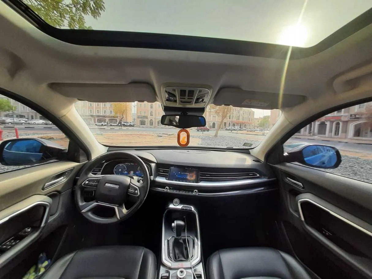 Car image 17