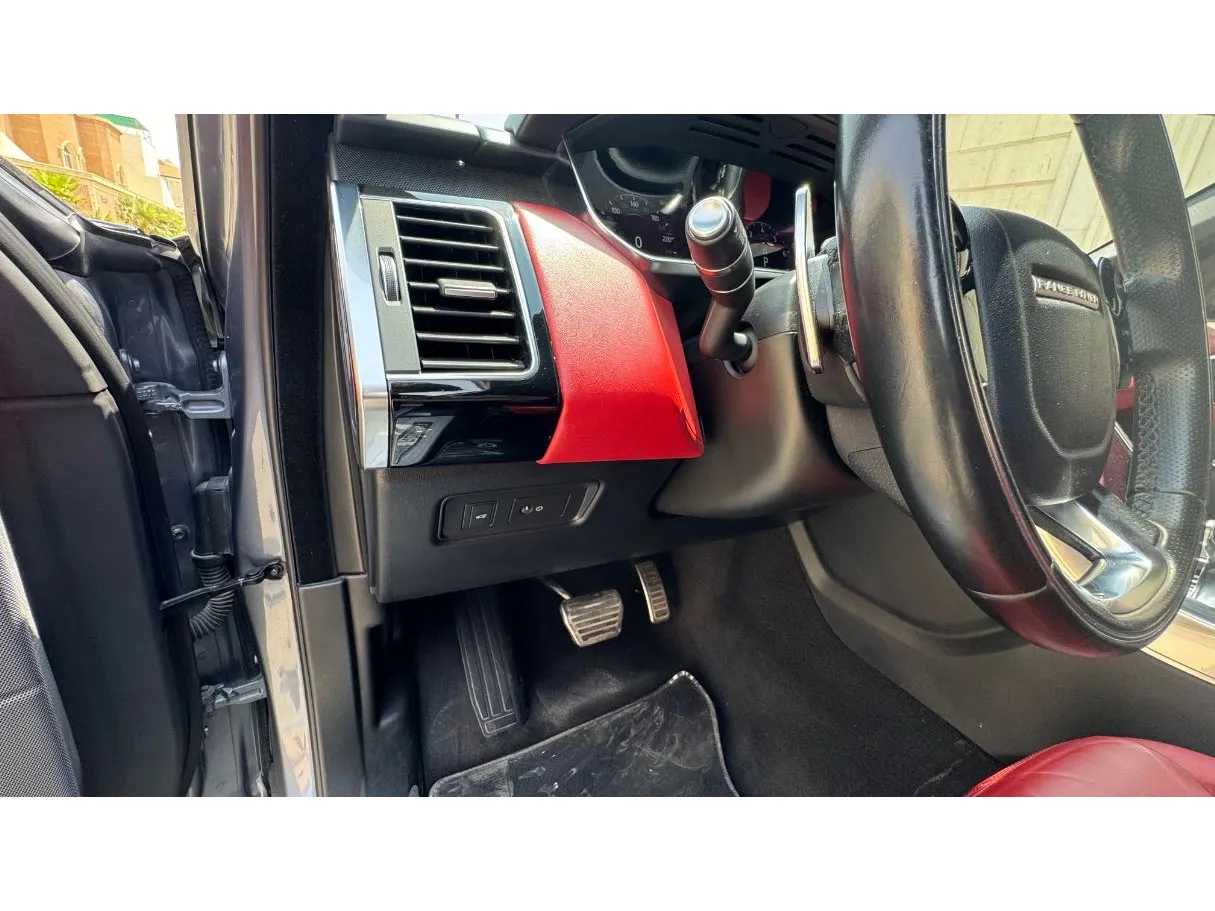 Car image 26