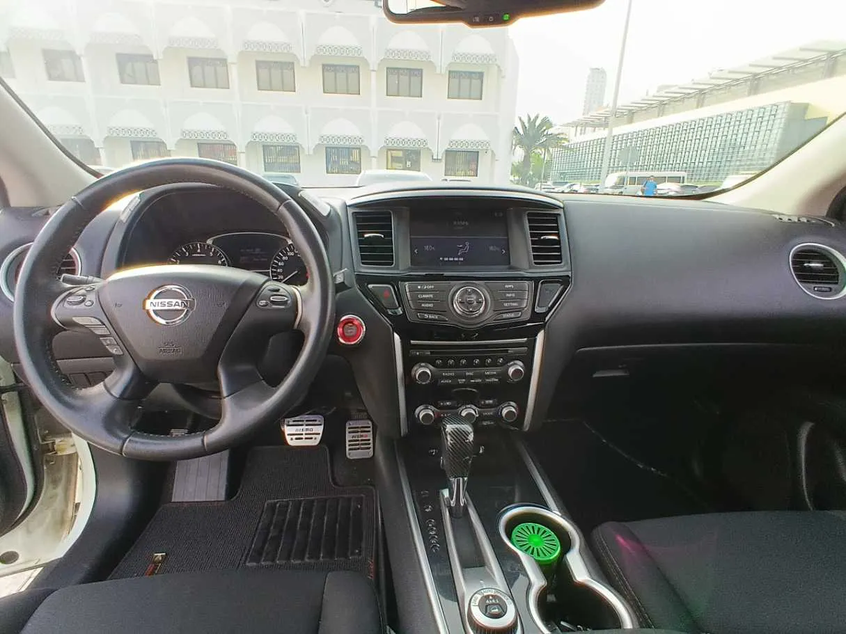 Car image 15