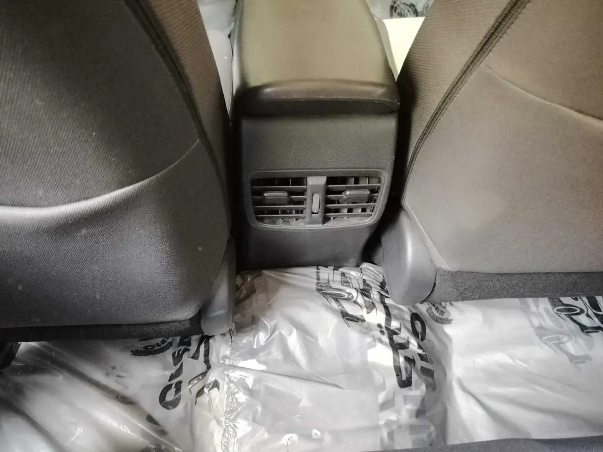 Car image 34