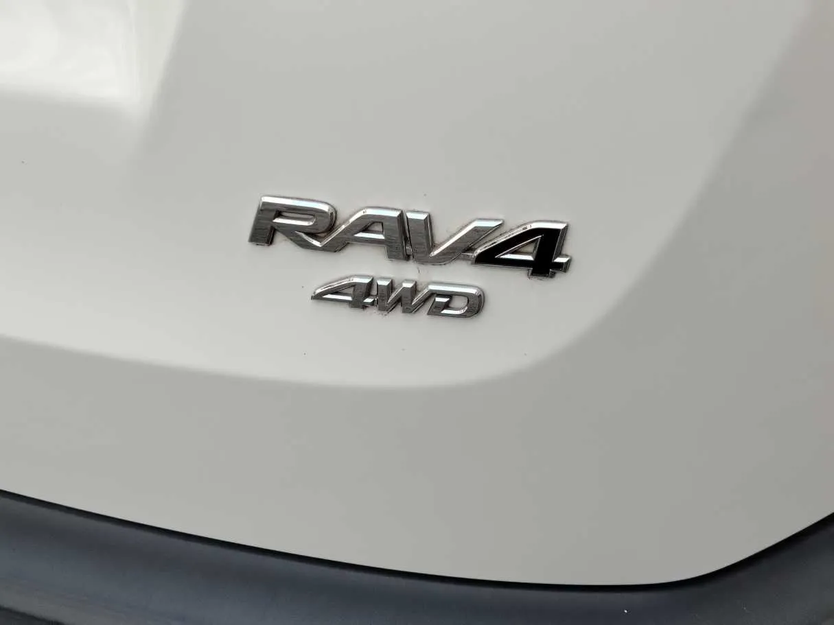 Car image 35