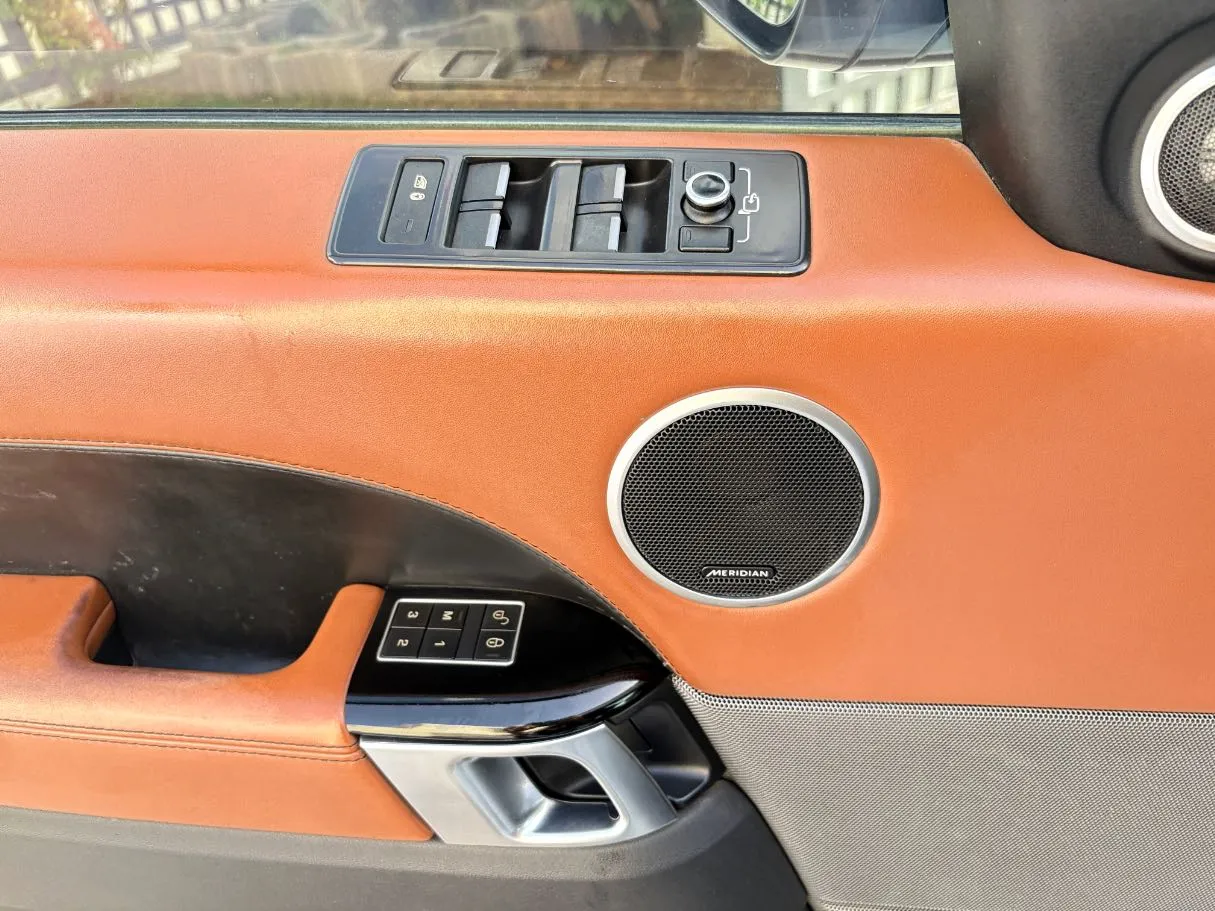 Car image 28