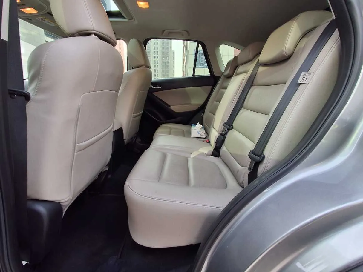 Car image 18