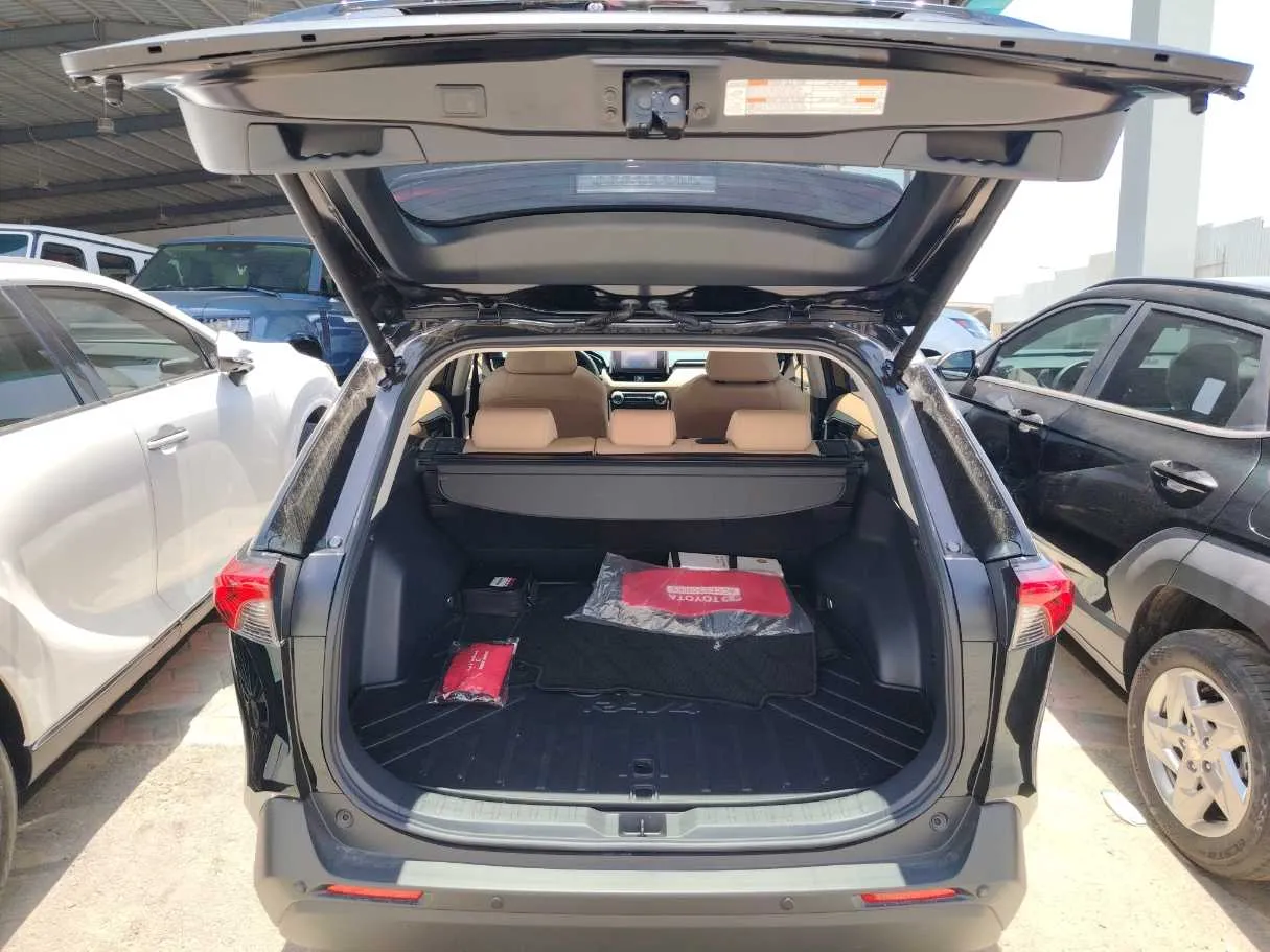 Car image 29