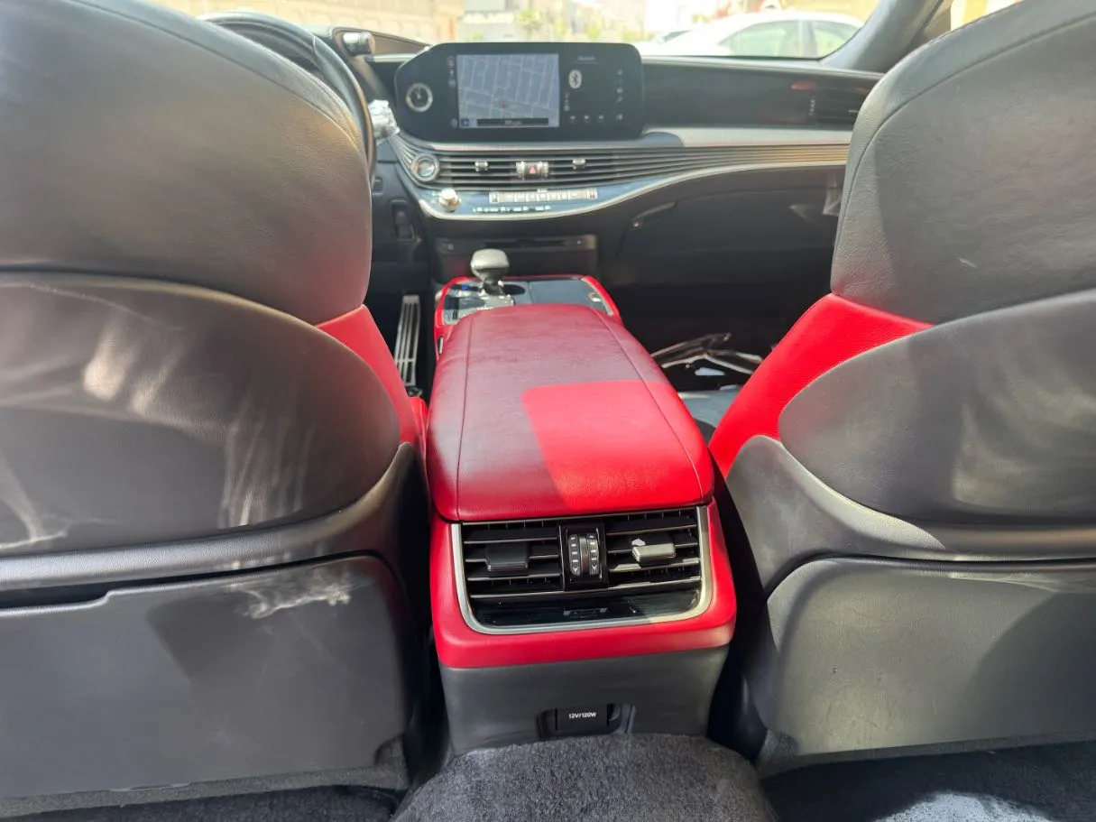 Car image 20
