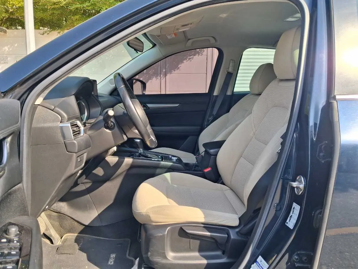 Car image 12