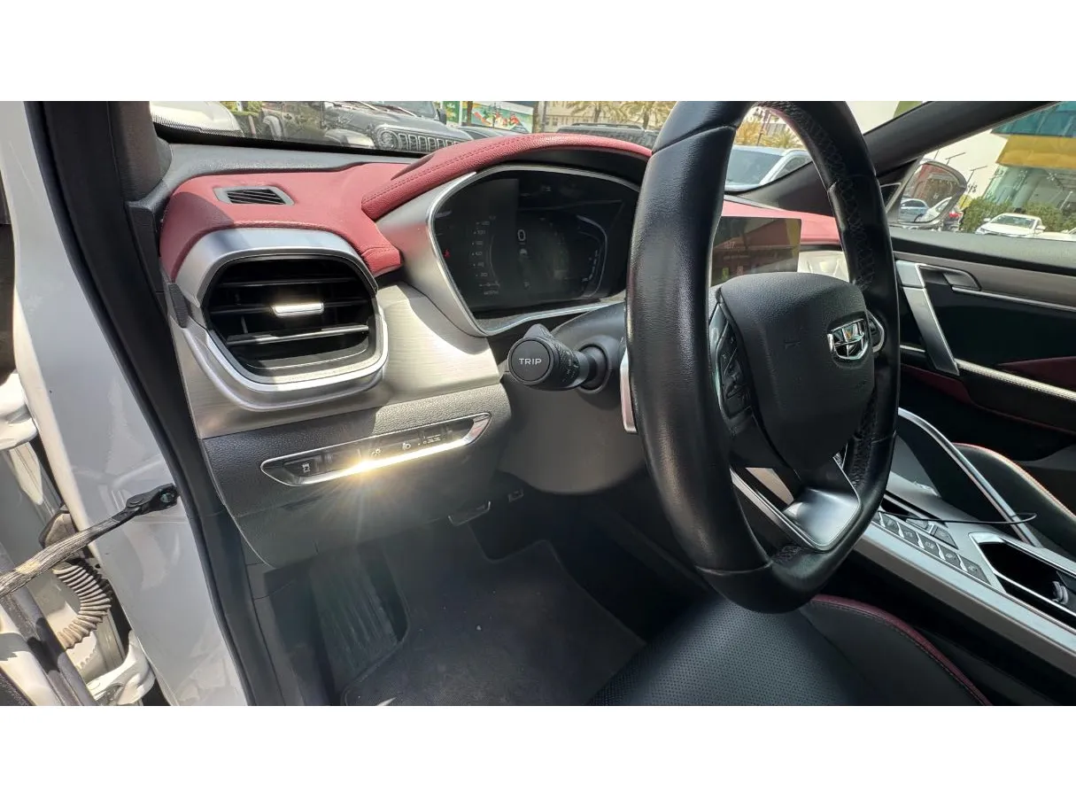 Car image 10