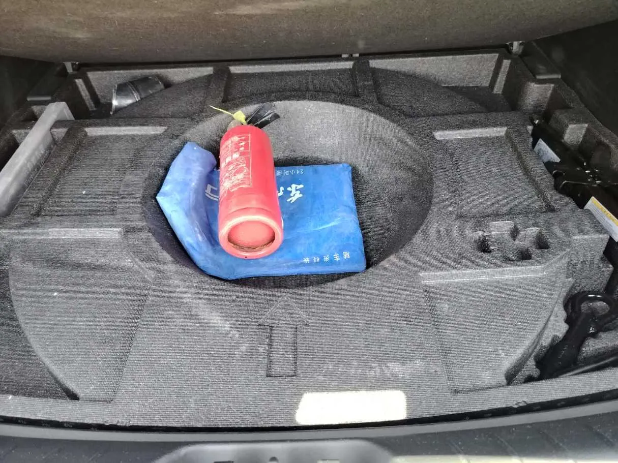 Car image 35