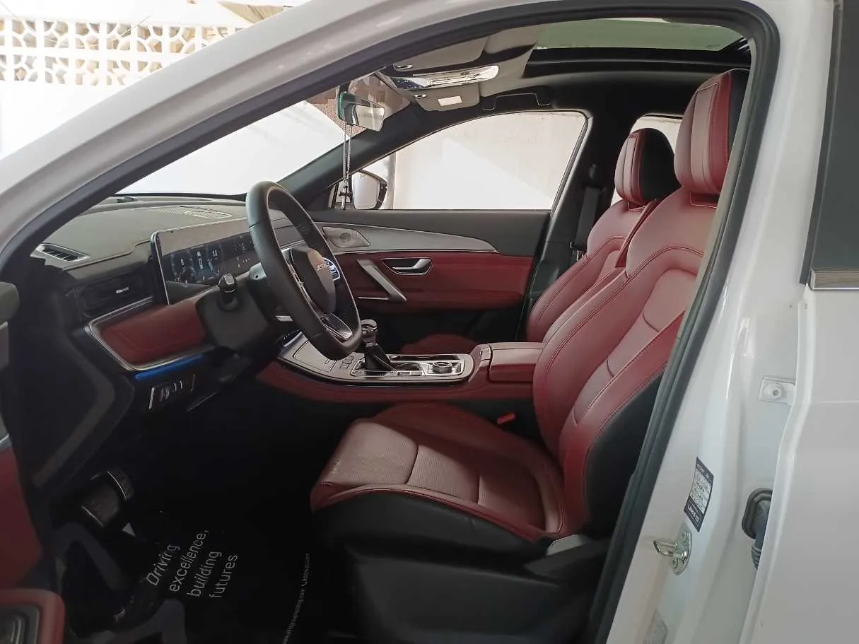 Car image 12